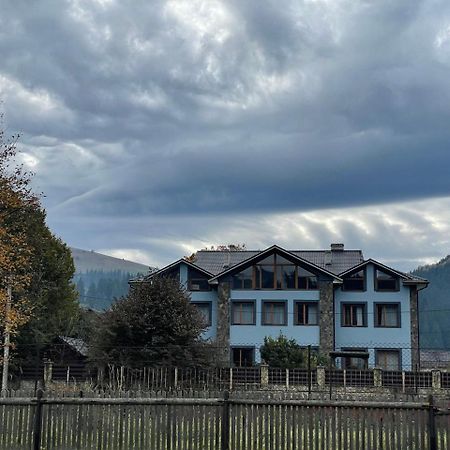 Старе Подвір'Я Verkhovyna Esterno foto