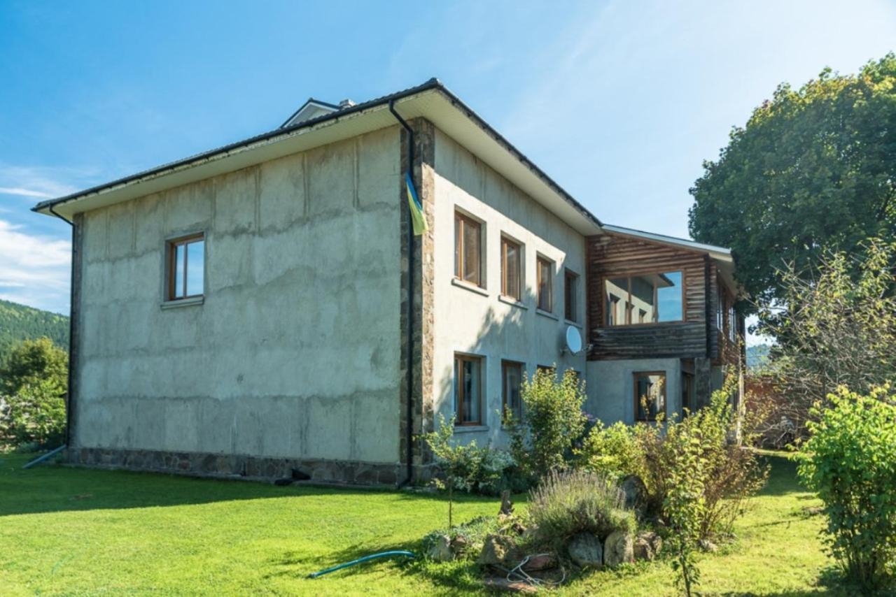 Старе Подвір'Я Verkhovyna Esterno foto
