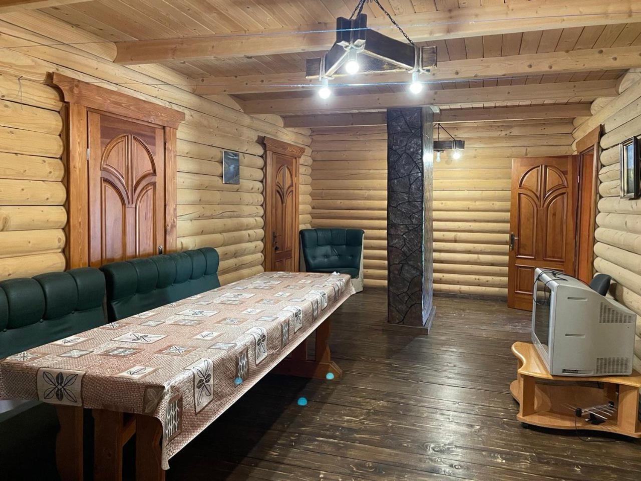 Старе Подвір'Я Verkhovyna Esterno foto