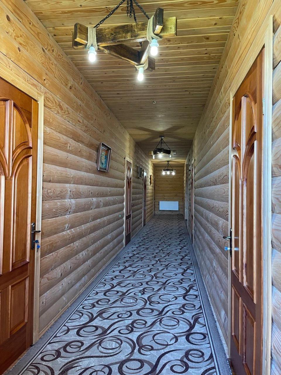 Старе Подвір'Я Verkhovyna Esterno foto
