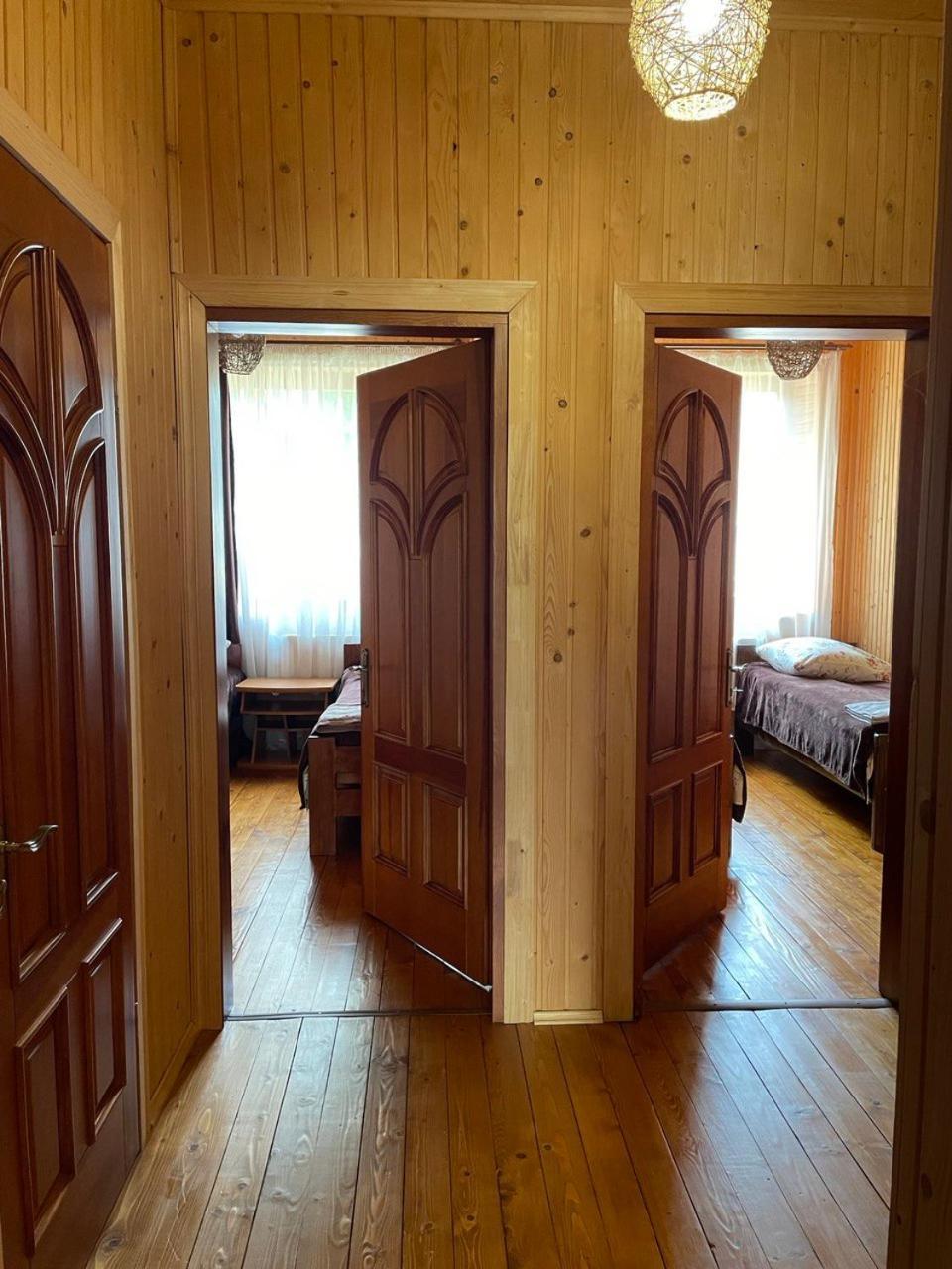 Старе Подвір'Я Verkhovyna Esterno foto